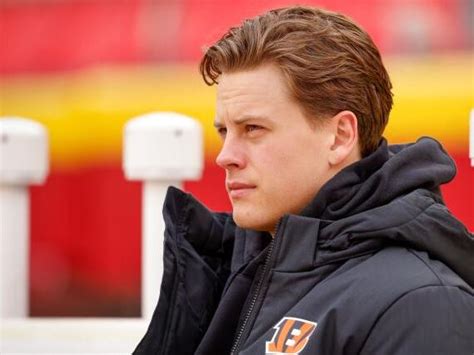 Joe Burrow has a new 'do.. The Cincinnati Bengals quarterback showed up to practice Wednesday with shorter hair. According to Enquirer Bengals beat writer Kelsey Conway, a reporter asked Burrow ...